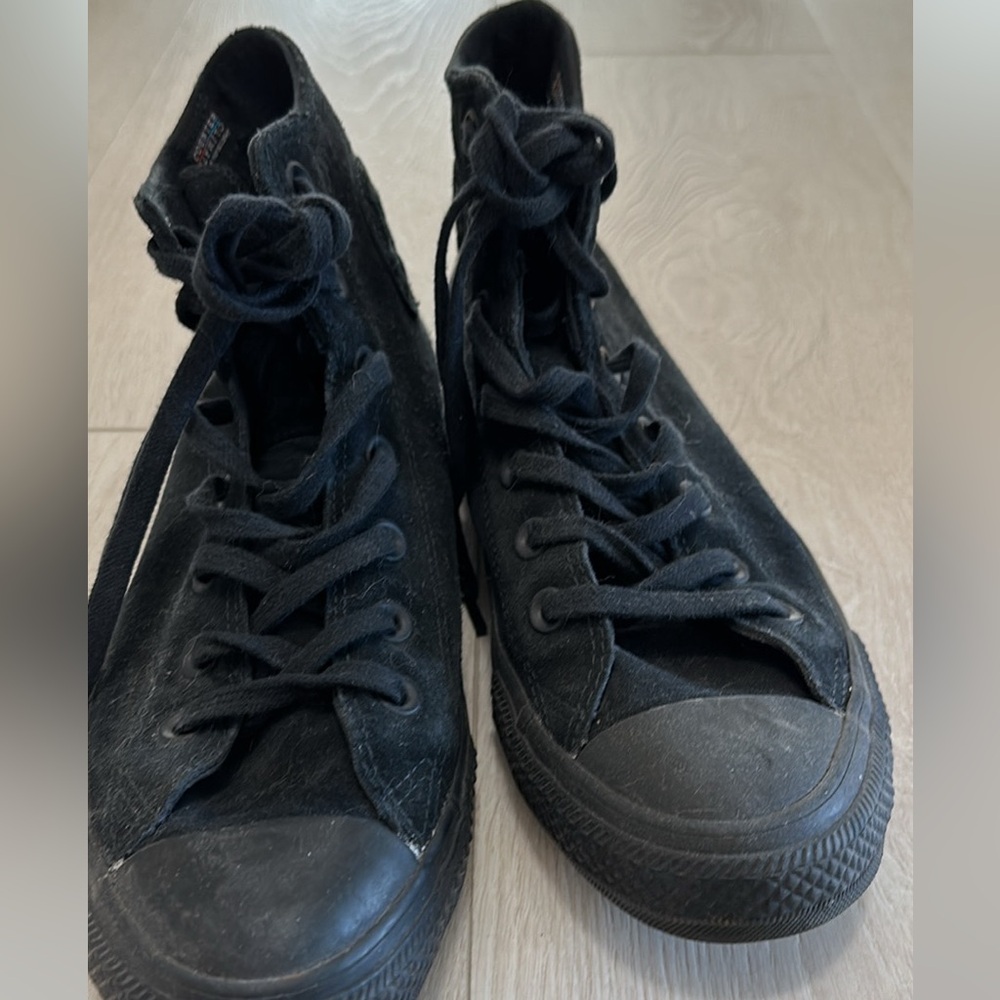 Converse Suede mids
